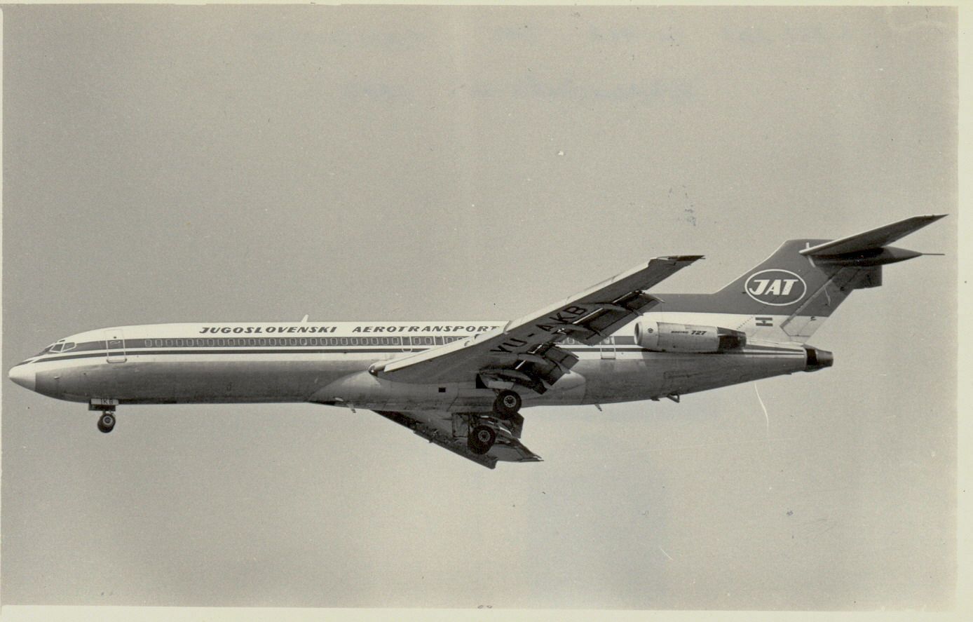 YU-AKB B727 JAT (1990, SVO).jpg