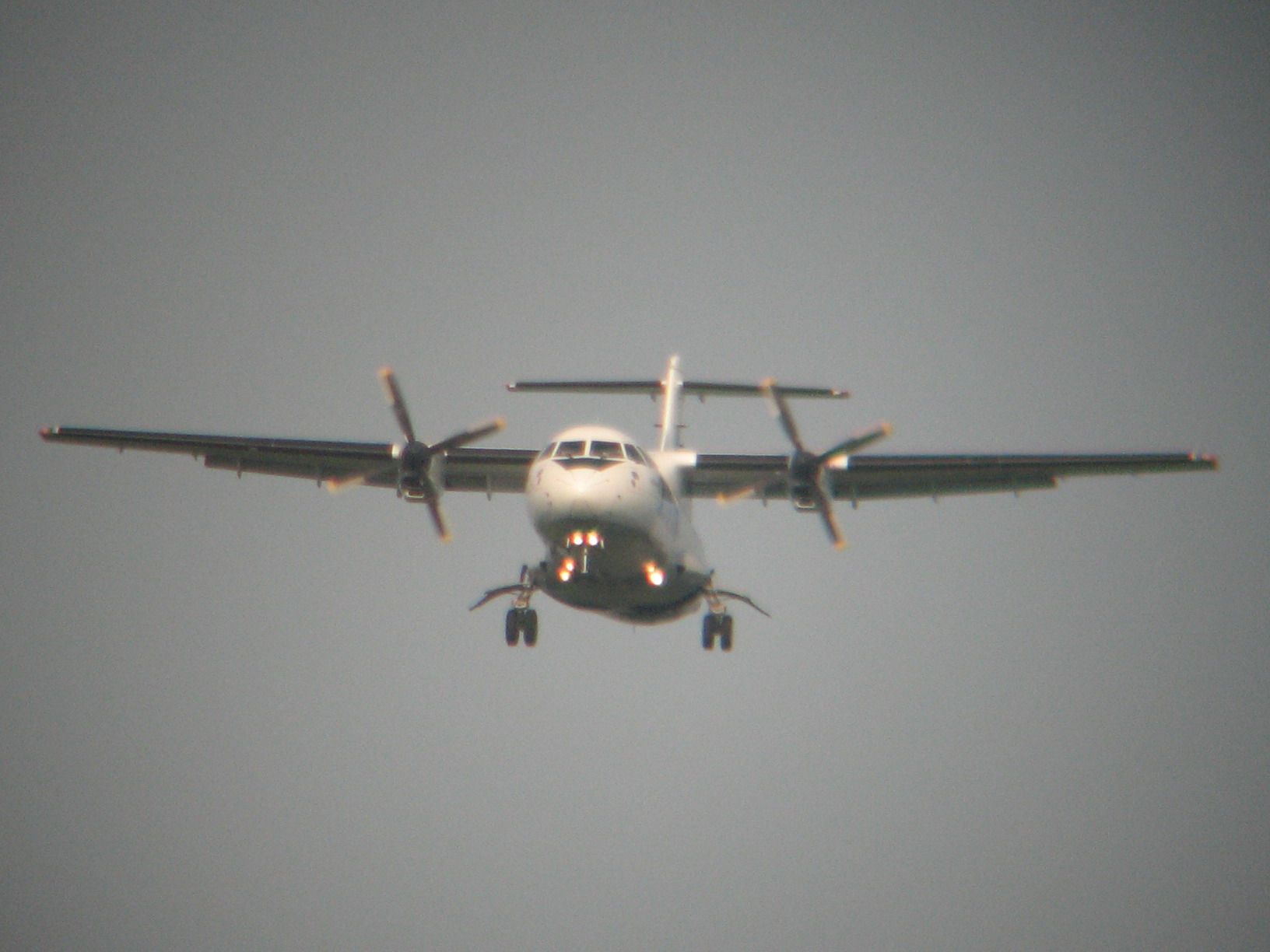 ATR42 UTair (VP-BCB).jpg
