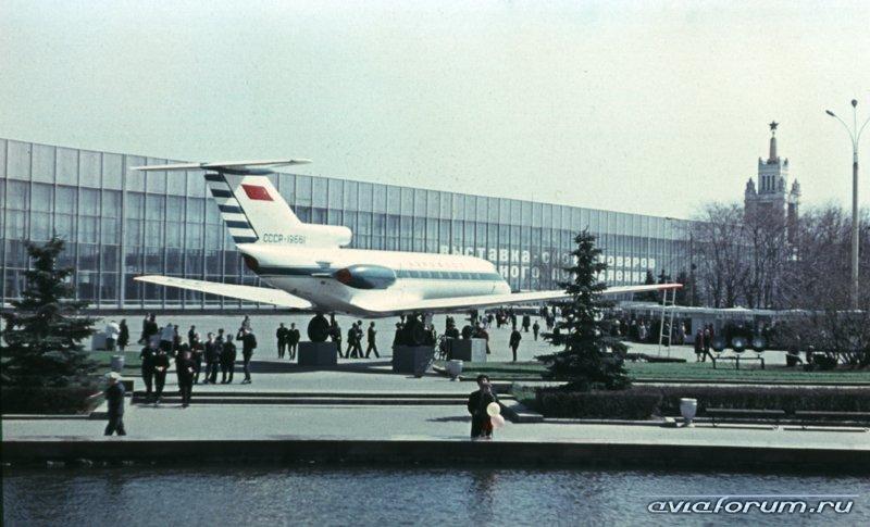 yak-42-5880.jpg