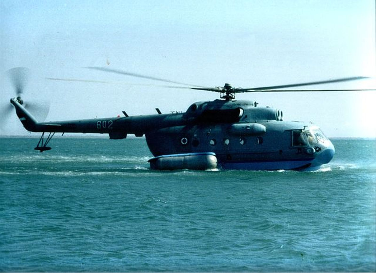 Летные испытания вертолета Ми-14ПС на Красном море.jpeg