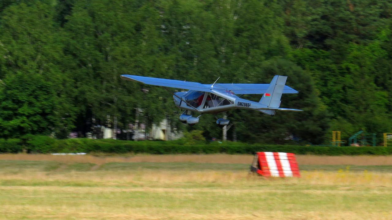 EW-298SL-Private-Aeroperakt-22LS_.jpg