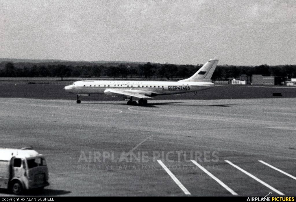 Гатвик 15-08-1965г  Ту-104Б.jpg