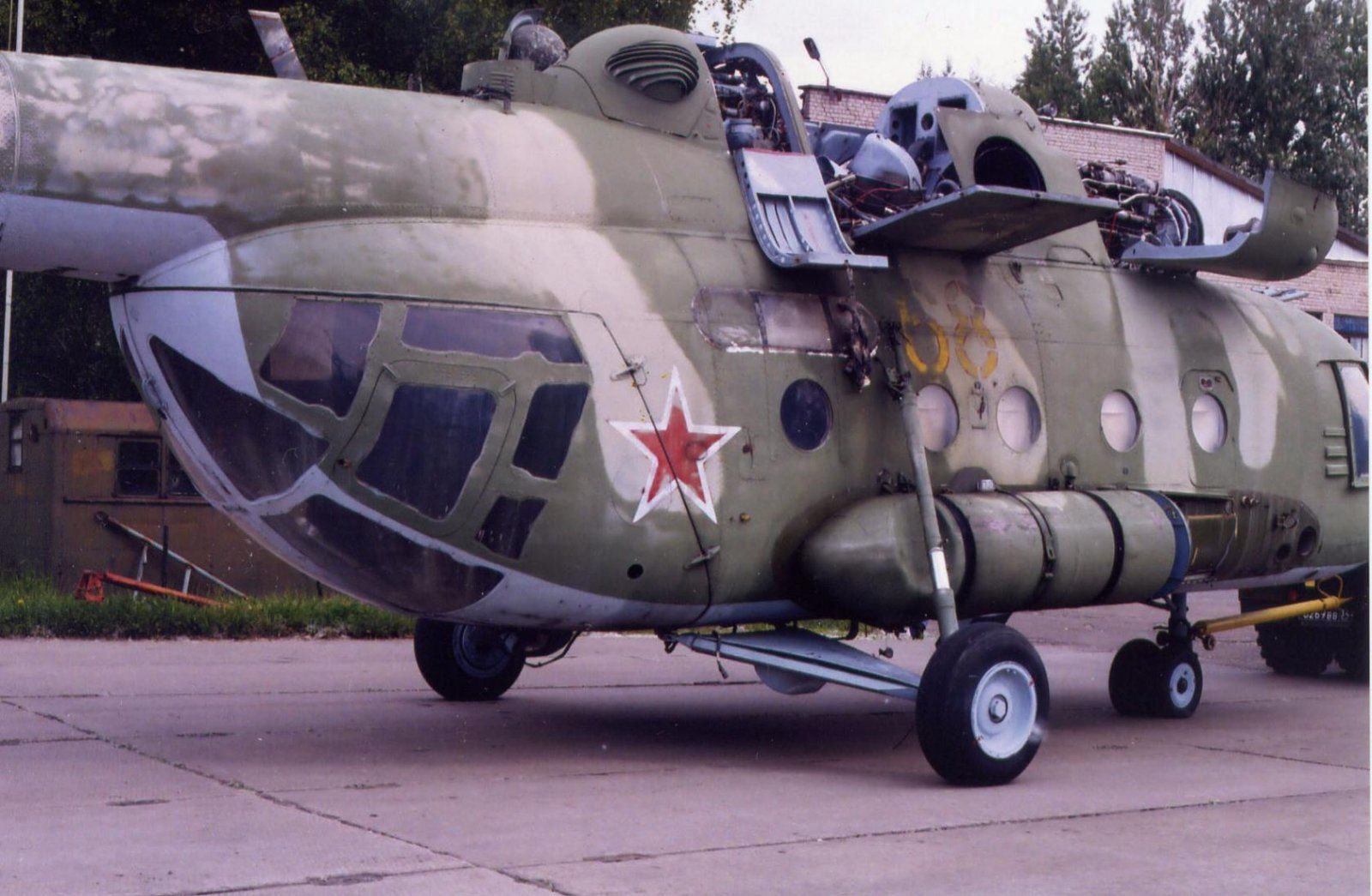 Mi-8MT 68yellow.jpg
