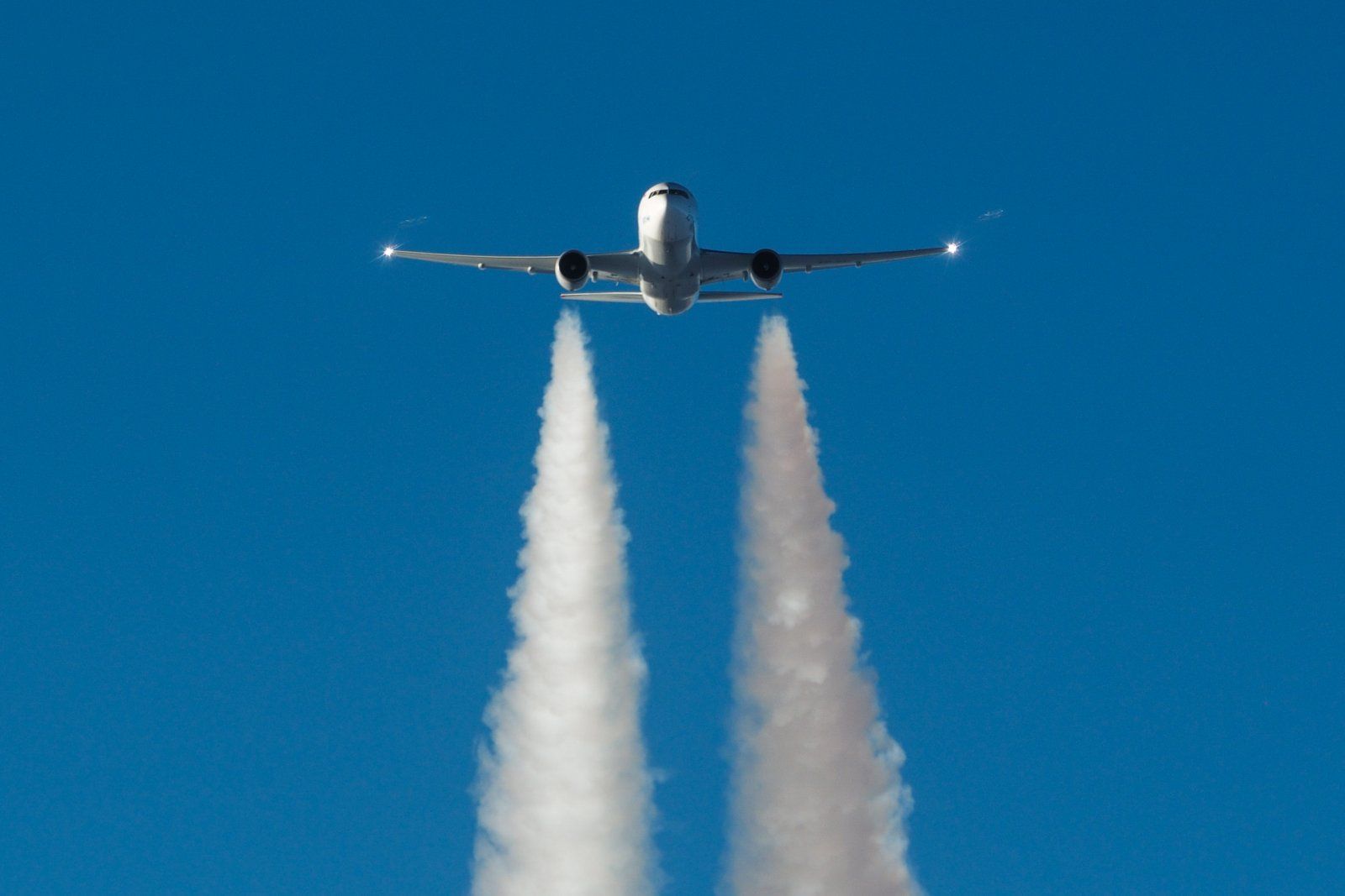 Boeing 737 UTair. Nadym - DME.  (1).jpg