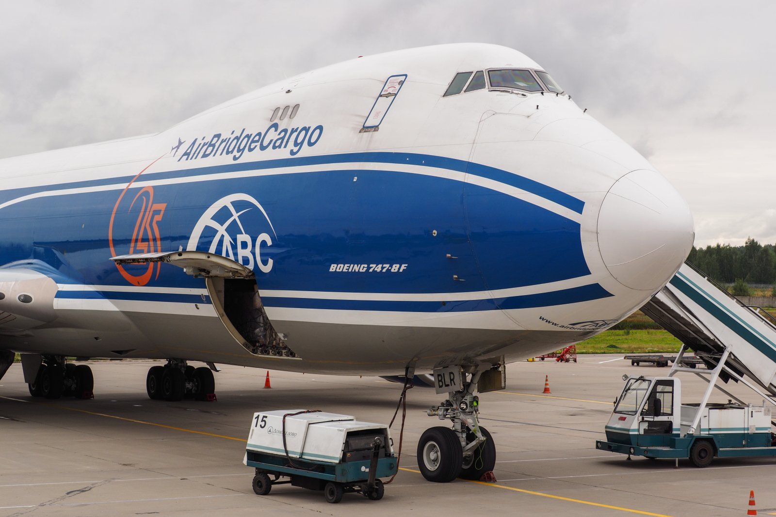 Boeing 747-8F VQ-BLR. DME .jpg